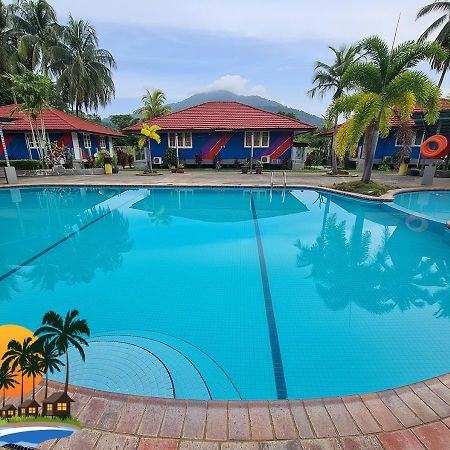 Global Ikhwan Resort Kuah Esterno foto