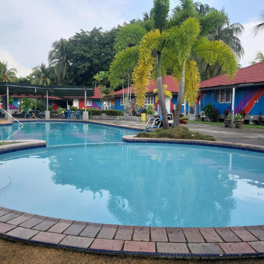 Global Ikhwan Resort Kuah Esterno foto